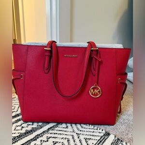NWT Michael Kors large Gilly Tote in Saffiano Leather